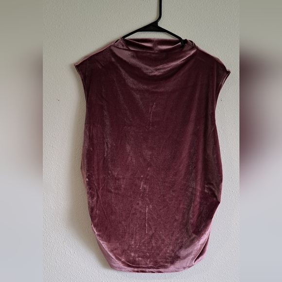 Elegant Purple Ruched Velvet Sleeveless Top - Picture 6 of 9